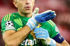 伯恩利主帅帕克：汉尼拔要学会双手背后防守，展现拼搏精神的深意